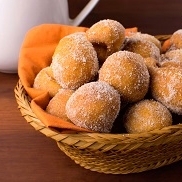 Nada melhor do que Bolinho de Chuva com Café!